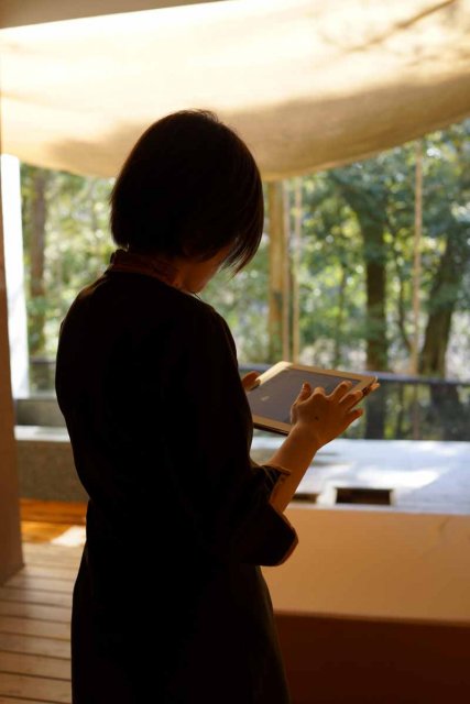 お客様情報を一元化し、全スタッフが瞬時に共有 お客様情報を一元化し、全スタッフが瞬時に共有